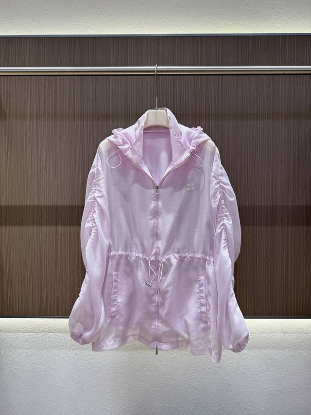 pss 夏款 Miu家防晒服 超轻材质 轻薄透气 仿佛第二层肌肤 让你在享受阳光的同时避免紫外线的伤害 直筒宽松版型 可收腰款 收放自如 不挑身形 帽檐配有抽绳