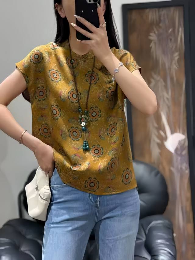 无敌爆款 复古中式盘扣上衣 立领设计端庄典雅 斜襟古韵十足 整体版型简约 能巧妙适配多种风格下装 日常穿着尽显优雅与别致 Smlxl