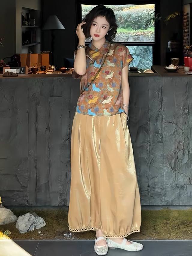 超级爆款 盘扣中式立领复古兔子上衣 立领造型搭配中式盘扣 巧妙融合古典与时尚元素 尽显温婉雅致的东方风情 Smlxl