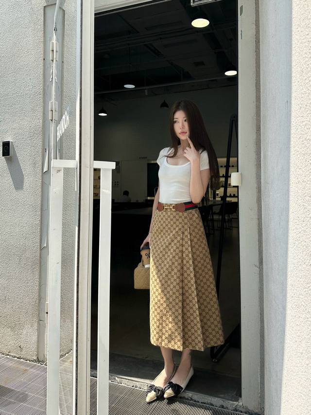 Gucc* 新款半身裙 双G提花面料装饰 彩色织带拼皮扣腰头 时尚百搭 气质款 两色三码Sml