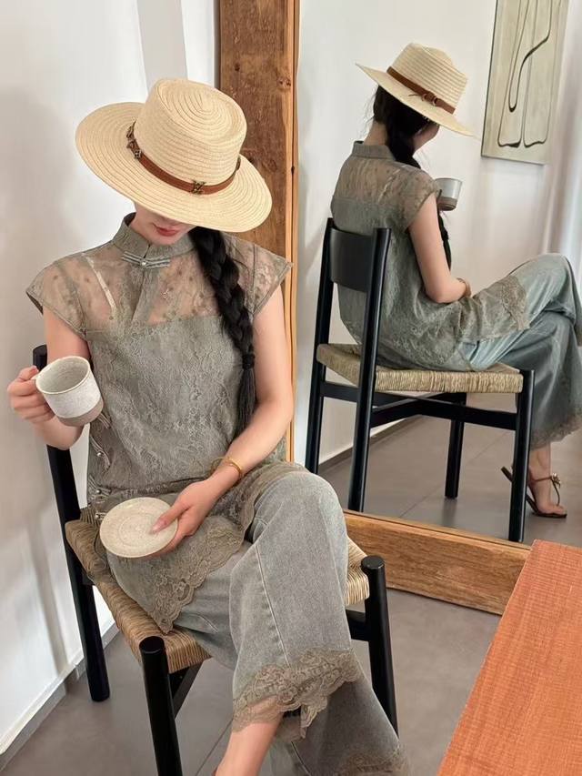 法式复古气质蕾丝牛仔上衣+牛仔裤套装 一眼沦陷 蕾丝与牛仔融合 中式立领搭配盘扣 韵味十足 舒适又藏肉 让你散发独特东方魅力 轻松成为焦点 Smlxl