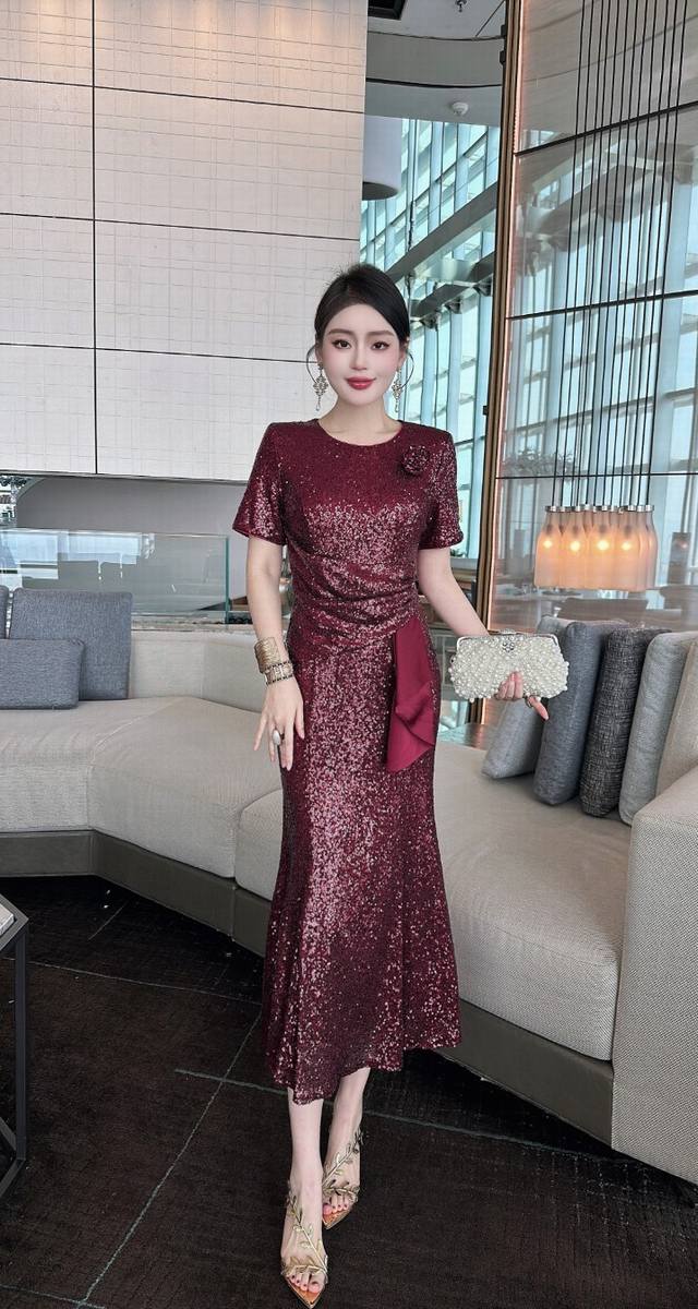 爆款亮片鱼尾连衣裙 高端亮片奢华时尚 搭配精美定制花朵胸针点缀 优雅气质修身款 重工精致款 S Xxxl