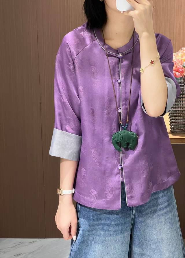 独家上 织金锦鲤五分袖两面穿单层真丝外套 穿3个季节 锦鲤象征着吉祥如意 好运常伴 事业成功的带来财富好寓意 颜色 绿和紫色