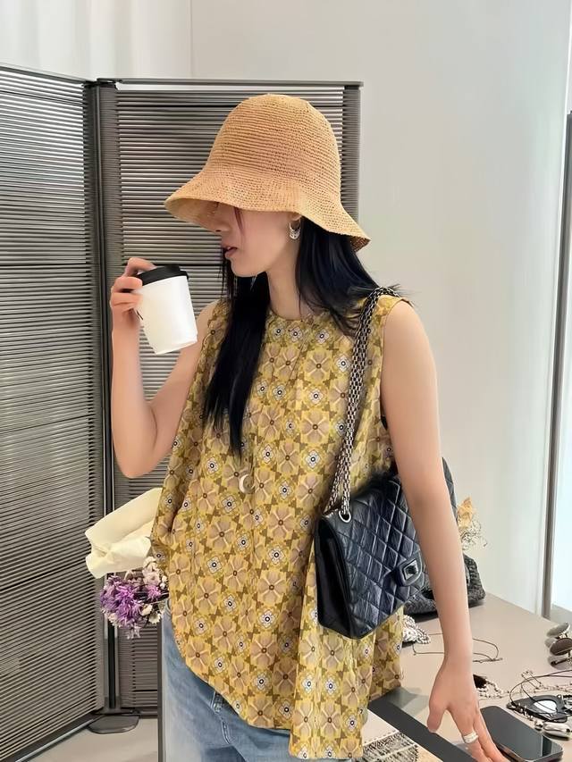 无敌爆款 复古中式不规则四叶草上衣 端庄典雅 整体版型简约 能巧妙适配多种风格下装 日常穿着尽显优雅与别致 Smlxl