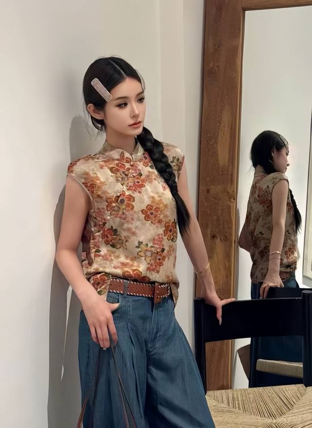无敌爆款 中式提花立领花朵上衣 衣身印有雅致花卉图案 笔触细腻 栩栩如生 将中式美学融入日常服饰 尽显温婉典雅气质 Smlxl