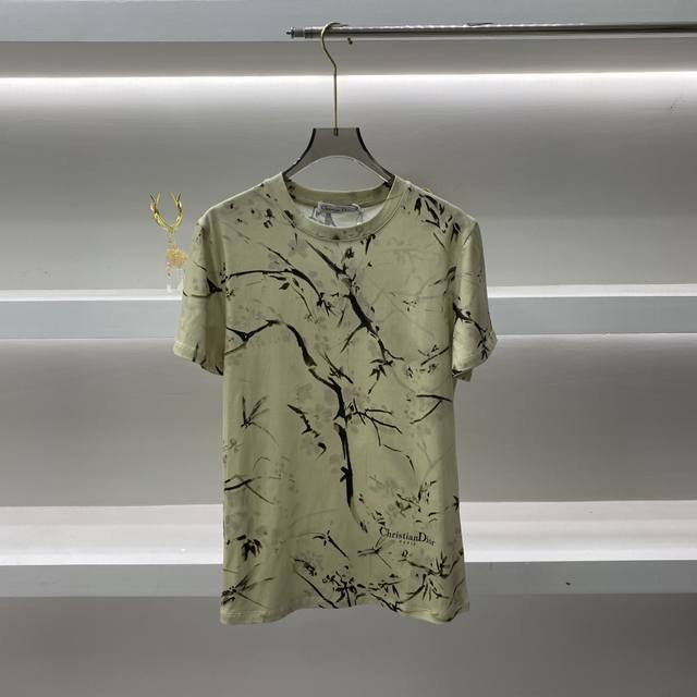 实拍 Dr 春夏新款高品质圆领T恤 采用棉面料质感柔软细腻 定制洗水麦辅料齐 版型宽松上身效果舒适好看 碼数 S-M-L