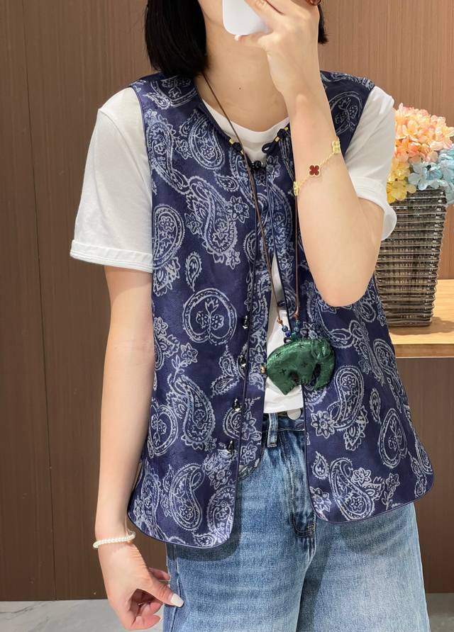 爆款上新 新中式手工盘扣腰果花真丝提花印花百搭洋气马甲 面料 100%桑蚕丝 颜色 蓝色 码数 S-Xxl