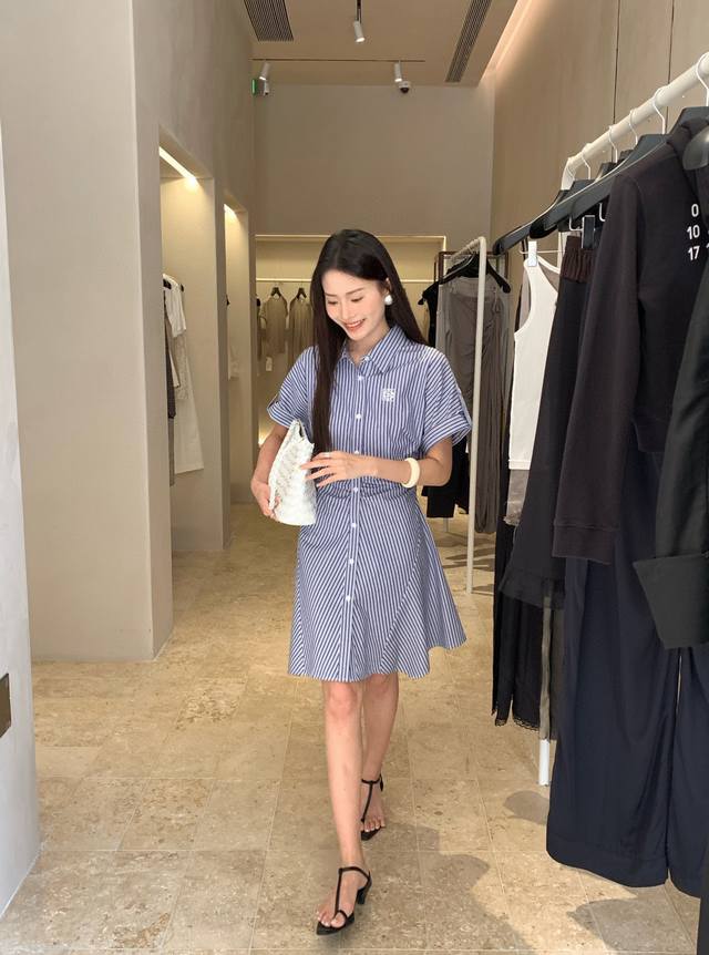 连衣裙 罗意* 褶皱收腰设计条纹连衣裙 落肩袖子 腰部褶皱设计 巧妙遮住小肚子 会让你看起来秒瘦 图色 码数 Sml