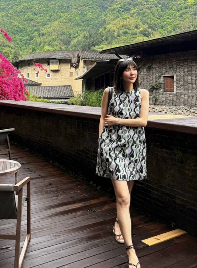 简约风格 复古进口高枝棉印花背心连衣裙黑花S--Xl