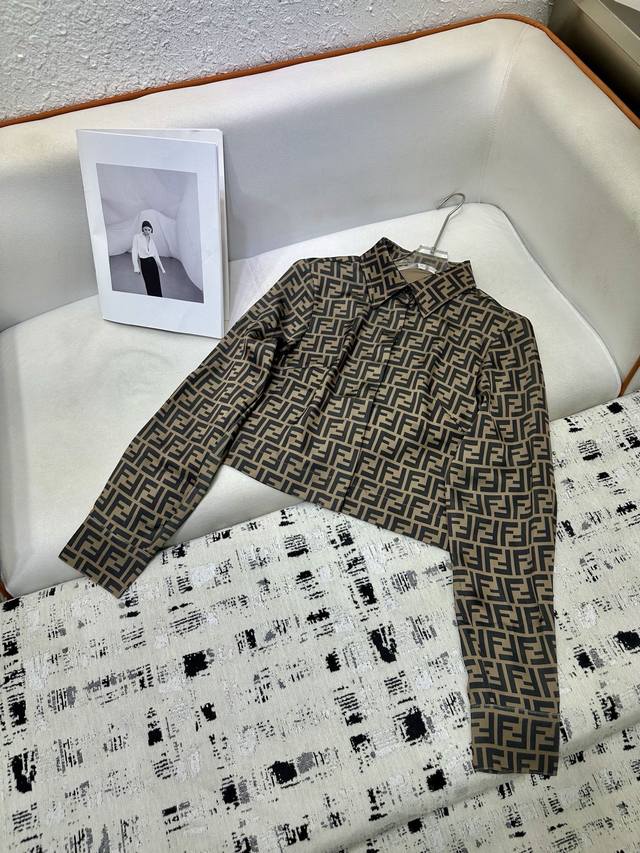 fendi* 2025新款衬衣半裙套装 老花经典系列 时尚百搭 单色三码Sml 可分开批 衬衣 半裙