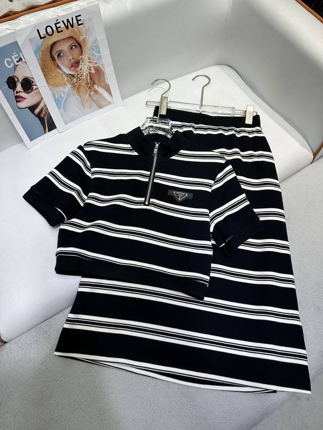 prada* 25Ss夏季新款条纹休闲套装 经典三角牌装饰 时尚大方 两色三码 Sml