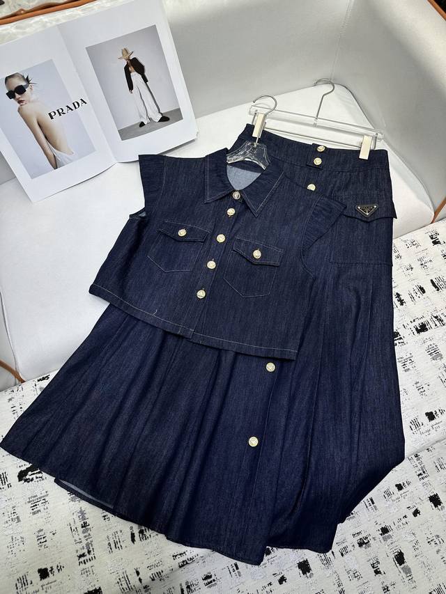 prada* 25Ss新款牛仔马甲半身裙套装 经典三角牌装饰 简约大方 高品质 单色三码 Sml