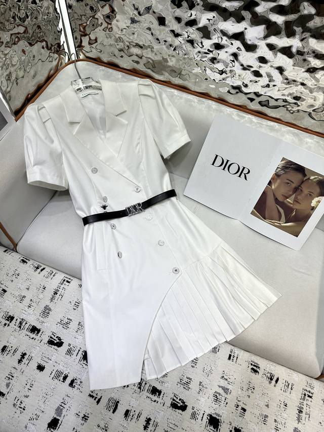 dio* 2025新款西装压褶连衣裙 高级面料 纽扣式版型 搭配经典字母腰带 气质优雅 两色三码 Sml