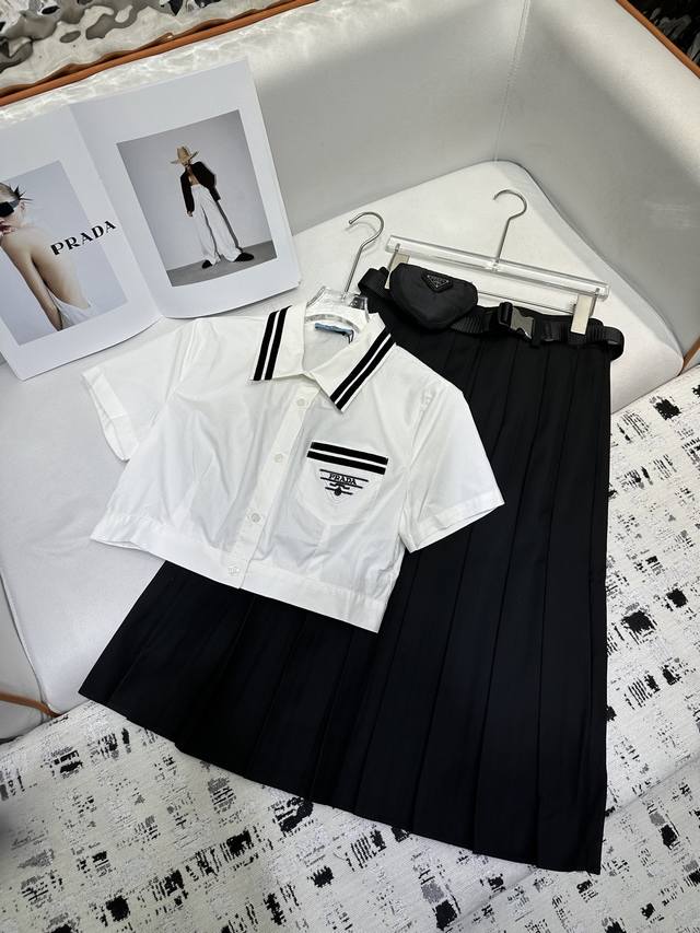 prada* 25Ss新款短衬衣压褶半身裙套装 搭配腰包 简约大方 两色三码 Sml
