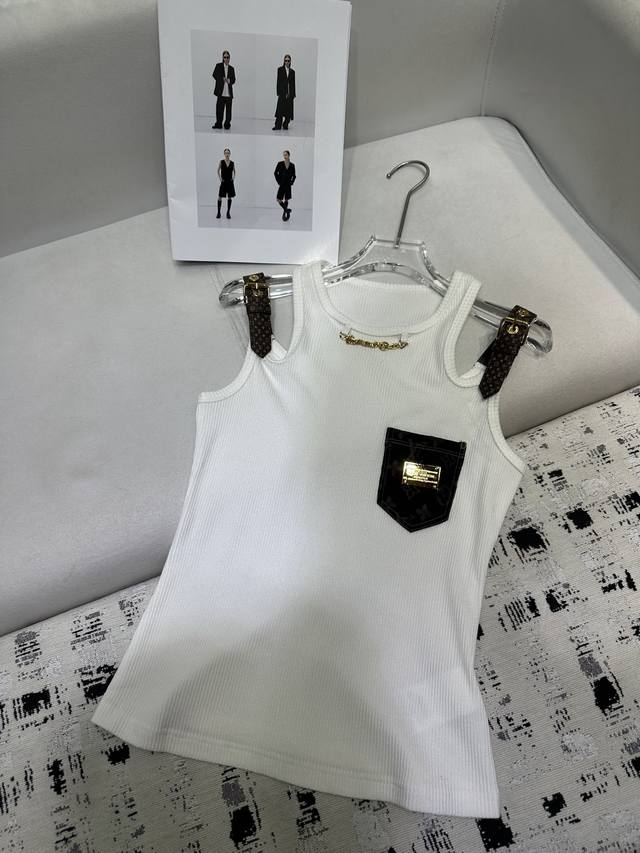 louis Vuitton*2025夏季新款 百搭吊带背心 设计时髦大气 休闲简约时尚 搭配经典皮质双扣吊带 两色 Sml