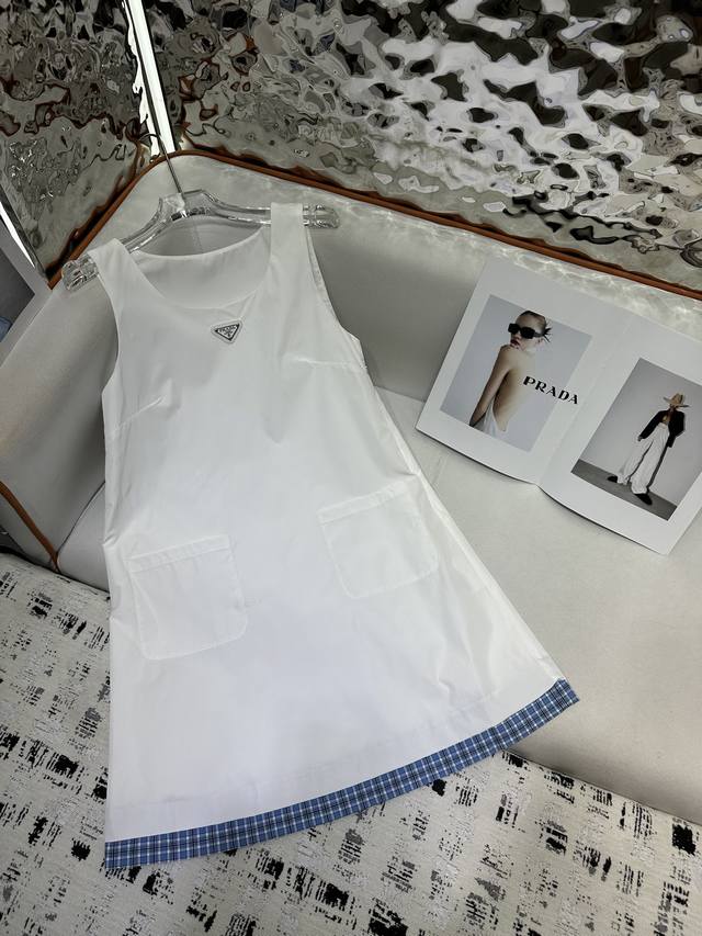 prada* 25Ss新款无袖背心裙 经典三角牌装饰 下角拼接格子设计 两色三码 Sml
