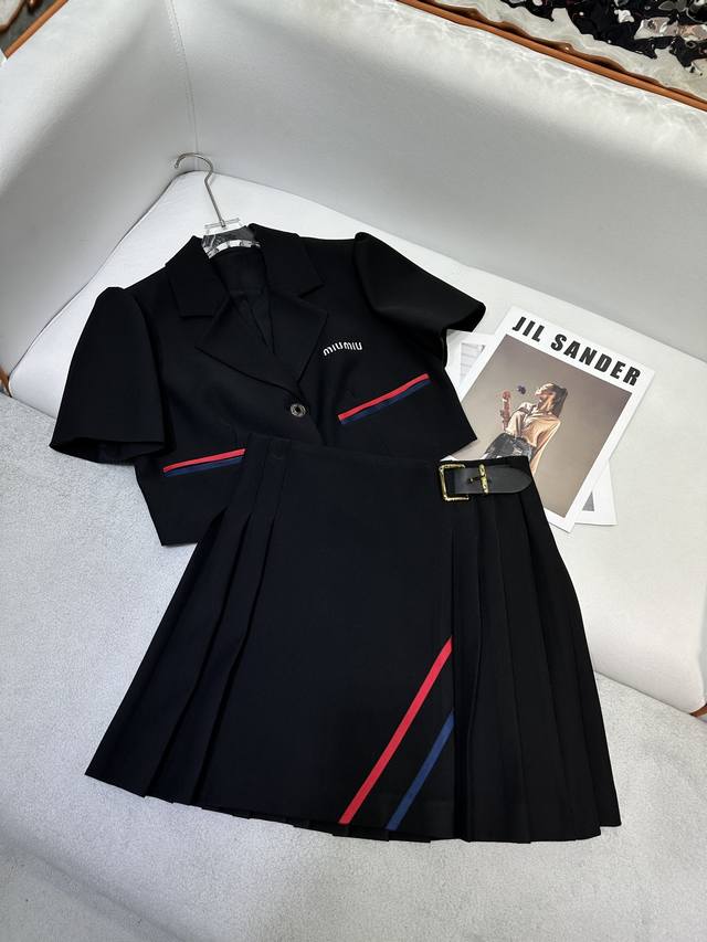 miumi* 25Ss新款短款泡泡袖西装半裙套装 字母绣花装饰 高品质 两色三码 Sml