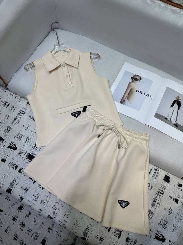 prad* 25Ss新款无袖上衣短半裙套装 经典三角标徽章装饰 休闲款 两色三码 Sml