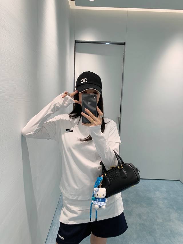 三件套配盒子 24 Fw早秋新款 知识分子时髦风微标圆领长袖T恤三件套 原版开发 高版出品 白色真的好搭配 阿斯特水洗 三件叠穿也很适合今年的流行 可甜可盐版型