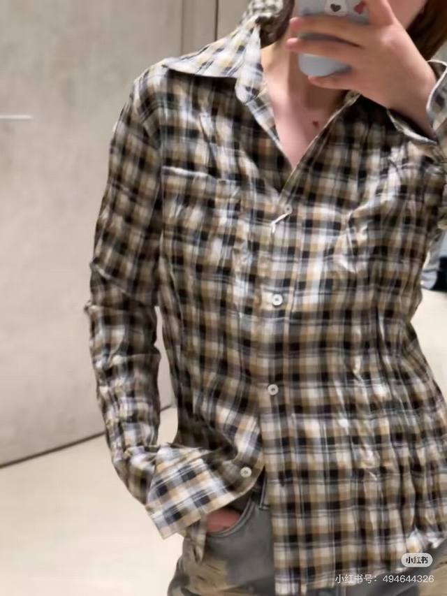 Acne*25Ss春夏新款 知识分子微标格纹长袖衬衫 原版开发 高版出品 定制色织面料 饰有品牌标识贴饰 翻领领口 纽扣开合 全件褶皱设计 直筒版型 个性风 做
