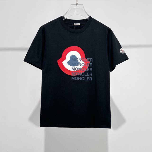 Mon2025Ss夏季最新品 专柜同步有售 原单狠货 时尚休闲圆领短袖T恤 上身舒适 吸睛而有亮点 采用进口原版面料 顶级3D数码印花工艺字母图案Logo 简单