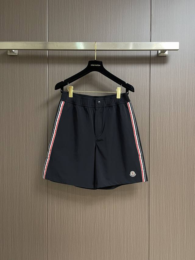 moncler 2025Ss夏季新款休闲短裤 品牌经典Logo 休闲裤 定制面料 舒适度极好 手触感强烈 辨识度极高 完美品相工艺 尺码 M-3Xl