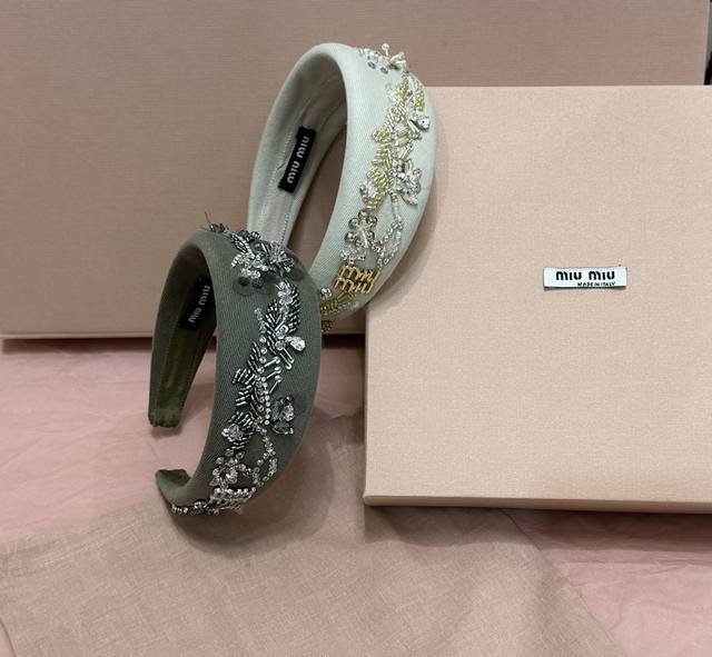 miu饰品 发夹 重工款 水晶玻璃钻纯手工缝制 配盒子 大货实拍 2色