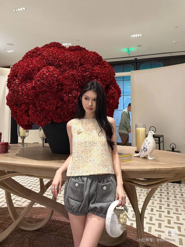 Chanel*25Ss春夏新款 休闲花包短裤棉质短裤 原版开发 高版出品 日常穿搭必入款 颜值与舒适感指数超赞的短裤 松紧设计 一眼就爱上了 版型简洁 无敌好搭
