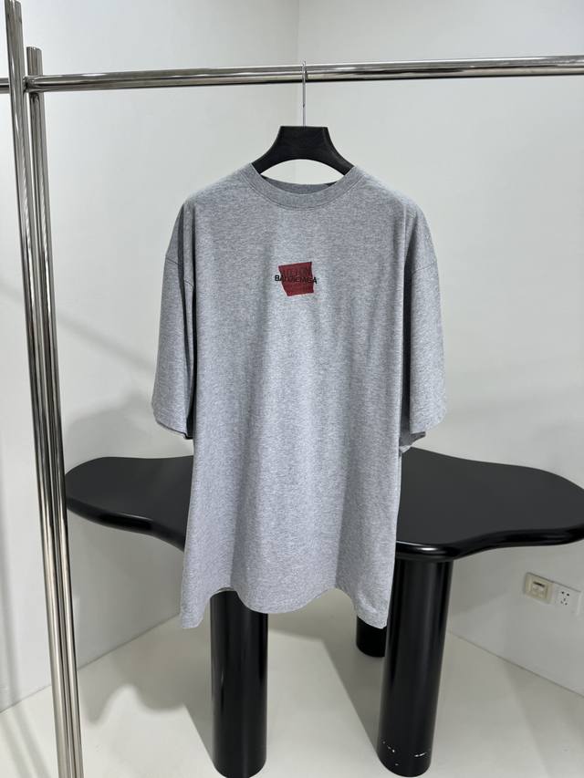 新品25春夏Taped美工胶饰短袖T恤 复古平纹布 定制定染今年春夏新色 正面和背面字母Taped徽标 美工胶3D叠视觉 磨损洗旧效果 宽松版型 男女同款 独家