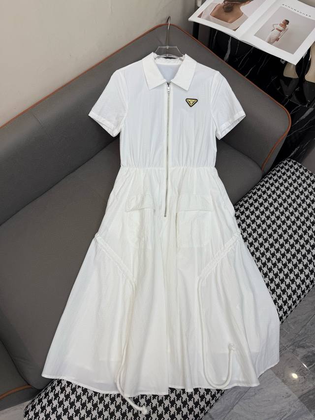 17641# prad*新款现货 工装风设计感连衣裙 一件裙子莞美诠释高级感穿搭上身后优雅气质不失干练穿出女性的英姿飒爽~` 青春减龄垂顺A字裙摆 甜美优雅又不