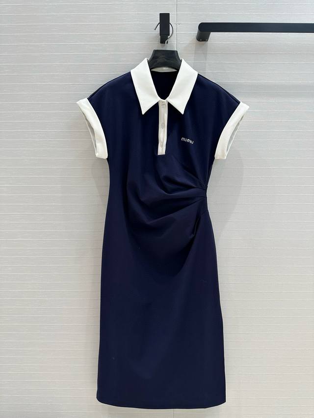 17629# 强烈推荐缪系25春夏新品 撞色polo领棉质连衣裙 定位Loho刺绣标识 捏褶收腰版型设计凸显小蛮腰隐藏小肉肉 侧边开叉小性感设计 上身巨显瘦的随