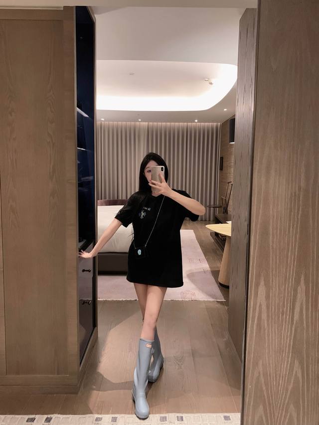 模特实拍已加入保护 货号 10853 白色圆盘T配包包 黑色 白色