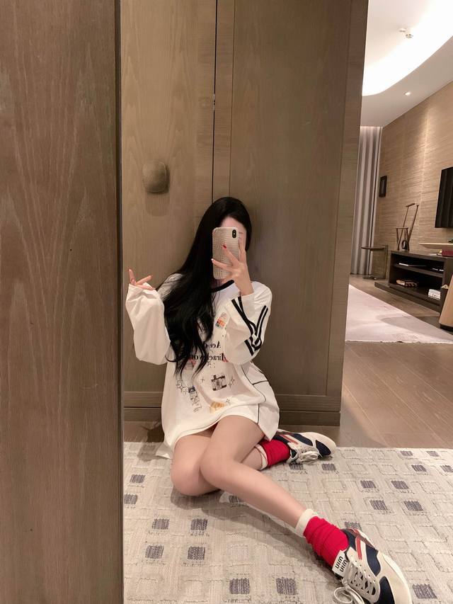 模特实拍已加入保护 货号 10733 网球风甜美糖果小熊上衣 黑色 白色
