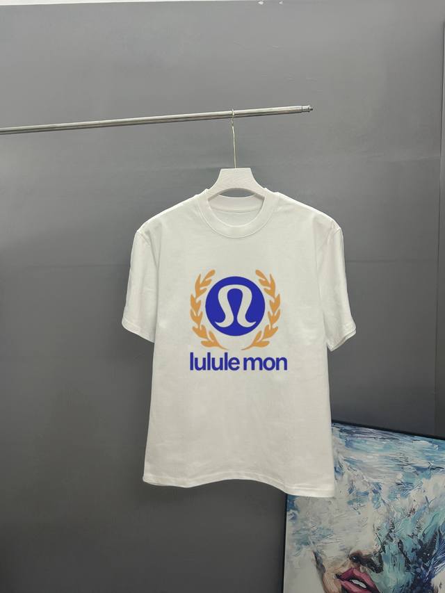 lululemon露露 2025春夏经典印花圆领短袖T恤采用280克双纱精棉 衣服偏厚使整体高透气和柔软性 高版本 三标齐全 男女同款 颜色 黑色 白色 灰色