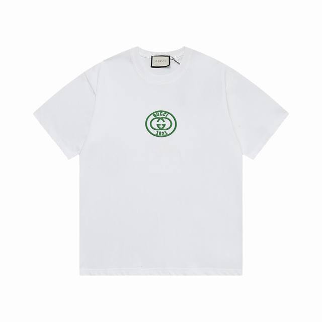 Gucci 上新 新款T上货 古奇标志印花图案 后幅反标设计 1:1高品质 百分百纯棉洗水处理 布料精梳紧密赛络纺 不缩水不变形 更舒适柔软 高克重手感更好 三