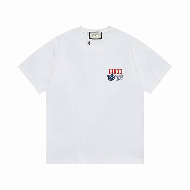 Gucci 上新 新款T上货 古奇标志印花图案 后幅反标设计 1:1高品质 百分百纯棉洗水处理 布料精梳紧密赛络纺 不缩水不变形 更舒适柔软 高克重手感更好 三