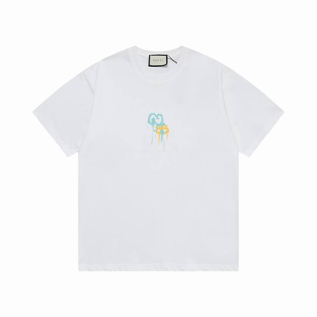 Gucci 上新 新款T上货 古奇标志印花图案 后幅反标设计 1:1高品质 百分百纯棉洗水处理 布料精梳紧密赛络纺 不缩水不变形 更舒适柔软 高克重手感更好 三