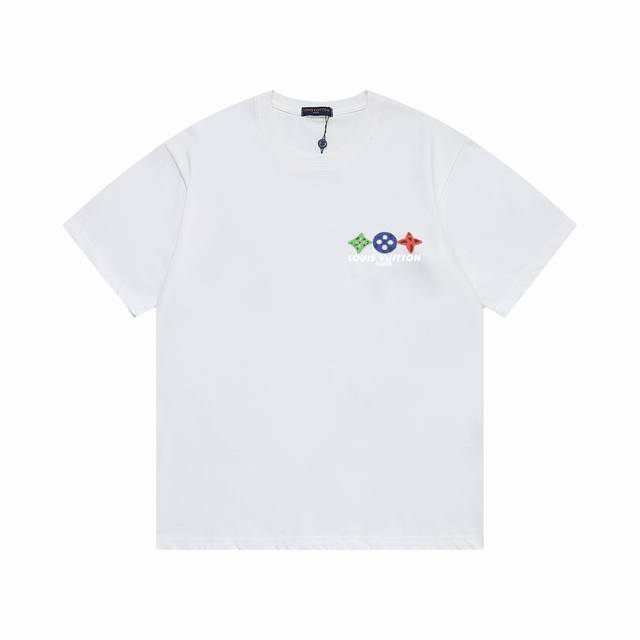 Lv 上新 驴家新款T上货 Lv标志印花图案 后幅反标设计 1:1高品质 百分百纯棉洗水处理 布料精梳紧密赛络纺 不缩水不变形 更舒适柔软 高克重手感更好 三标