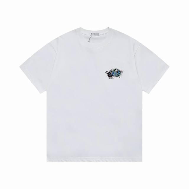 Dior 上新 Dior新款T上货 标志印花图案 后幅反标设计 1:1高品质 百分百纯棉洗水处理 布料精梳紧密赛络纺 不缩水不变形 更舒适柔软 高克重手感更好