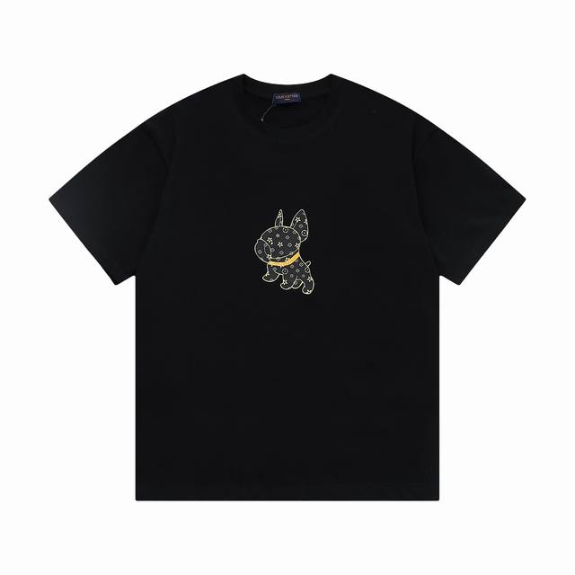 Lv 上新 驴家新款T上货 Lv标志印花图案 后幅反标设计 1:1高品质 百分百纯棉洗水处理 布料精梳紧密赛络纺 不缩水不变形 更舒适柔软 高克重手感更好 三标