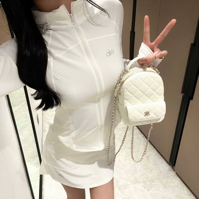 新款升级版夏日防晒Alo套装 外套款号D7533 M-2Xl 黑白两色 元 半裙款号D7535 M-2Xl 黑白两色 元 推荐一套入哦