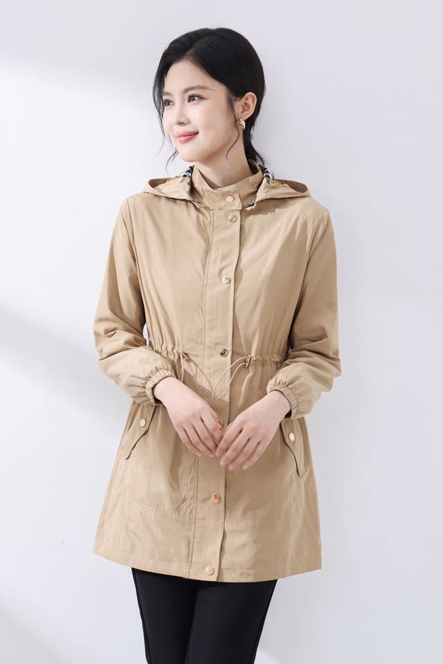 B家新款风衣外套 记忆丝防水面料 款号 129961 颜色 卡其色 尺码 S M L Xl Xxl Xxxl