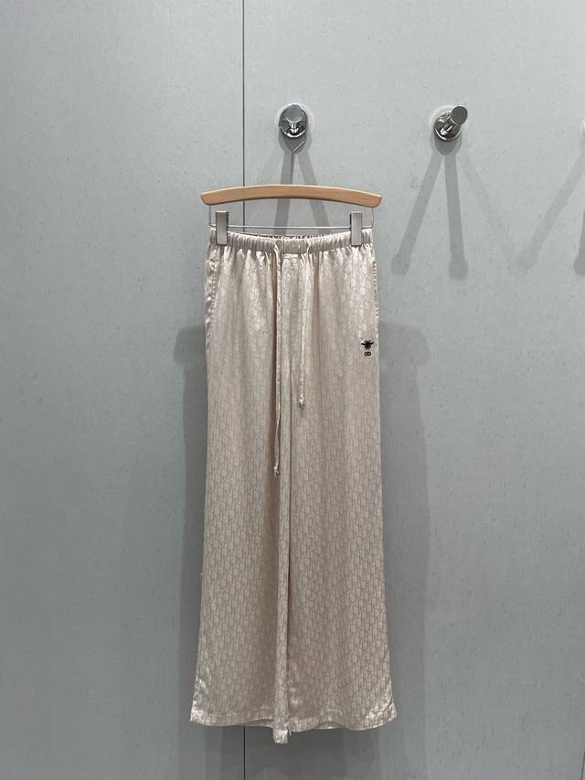 96833# Dio* 25Ss春夏新款 抽绳蜜蜂刺绣休闲长裤丨独家高版出品 定制面料尽显高级随意感 视觉盛宴 四季必入的百搭单品 质感巨好 慵懒范儿十足 女神
