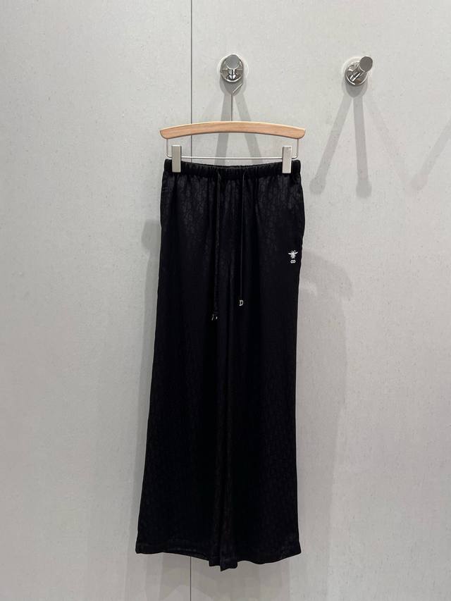 96833# Dio* 25Ss春夏新款 抽绳蜜蜂刺绣休闲长裤丨独家高版出品 定制面料尽显高级随意感 视觉盛宴 四季必入的百搭单品 质感巨好 慵懒范儿十足 女神