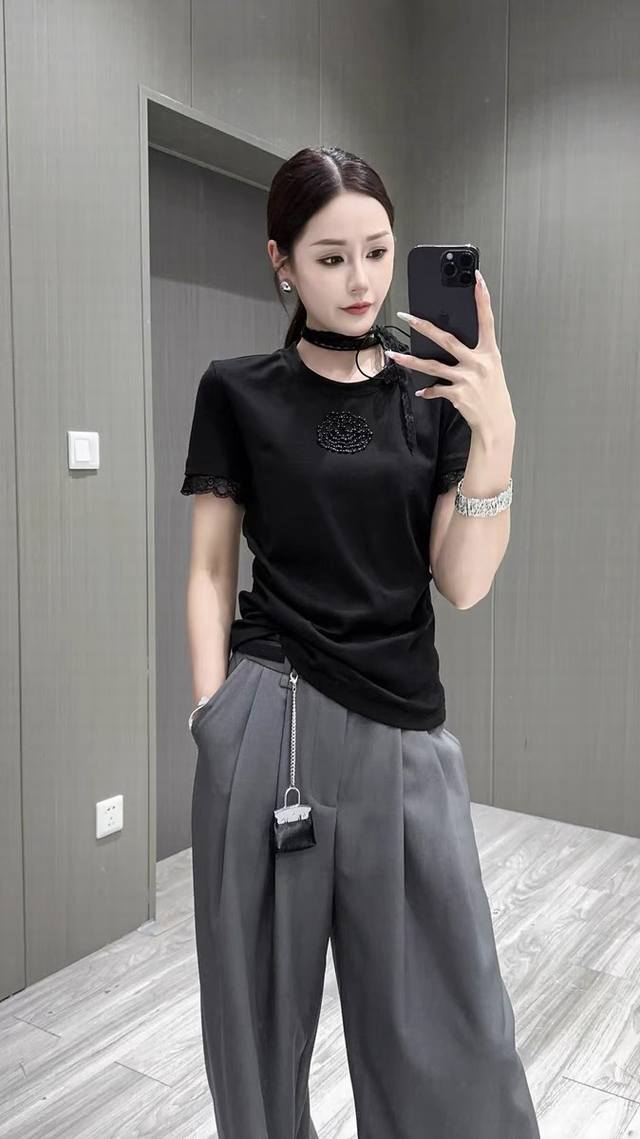 跑量价 圆领纯色上衣女小众钉珠修身短袖后背镂空蕾丝设计感T恤性感 面料 棉混纺 Smlxl M码胸围92肩宽39衣长59 每个码胸围平铺腰围相差 衣长肩宽相差1
