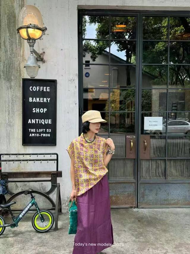 上衣 人丝香云纱 姹紫嫣红上衣 明艳国风 宽松人丝香云纱上衣 撞色花卉几何绽放优雅气质 亲肤透气垂坠显瘦 日常通勤艺术感穿搭首选 Smlxl