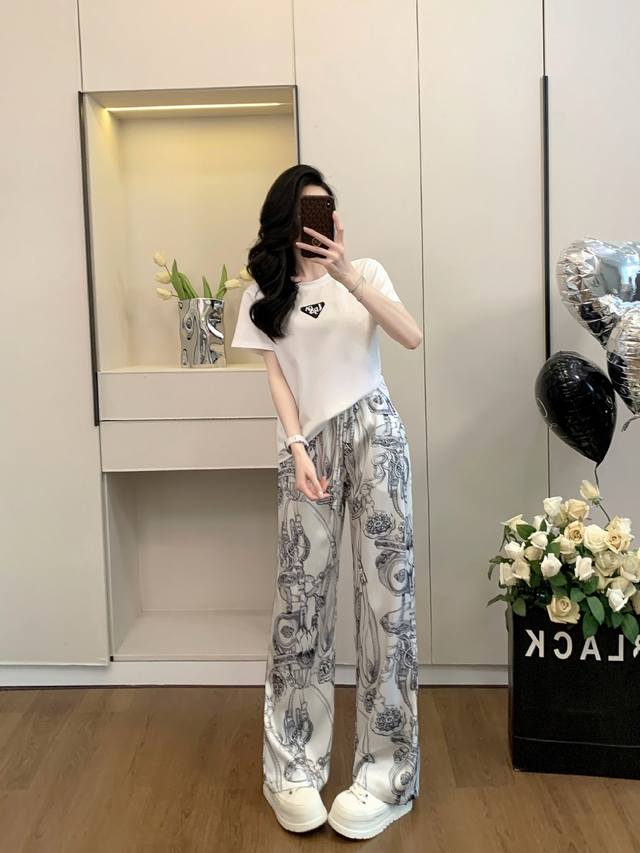 套装 颜色 pa白色+ Dior链条裤子 面料 纯棉+醋酸真丝缎 t恤成份 95%棉 5%氨纶 裤子成份 95%聚酯纤维5%氨纶 smlxlxxl