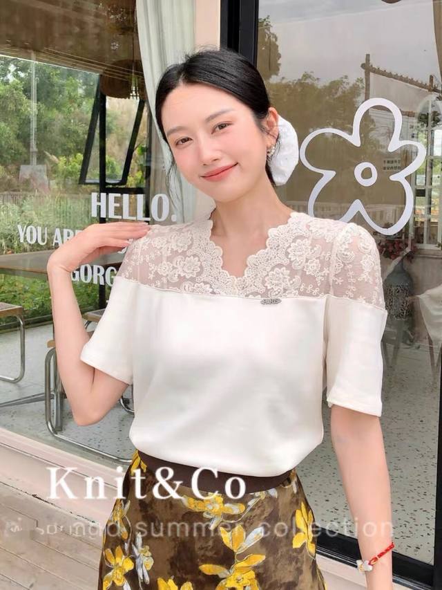 跑量价 v领拼接纱网提花钉字母百搭显瘦短袖T恤上衣 面料 蕾丝拼接棉混纺 Sm Lx L M码胸围80肩宽33衣长51 每个码胸围平铺腰围相差 衣长肩宽相差1厘