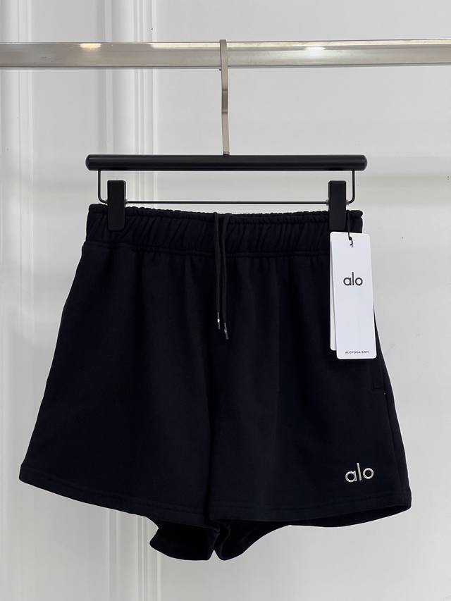 Alo-纯棉毛圈短裤 纯棉毛圈材质 舒适更适合春夏 抽绳腰围可以调节松紧 下摆精致的银色Logo小标 质感超绝 短裤版型贼拉好 小A字型的 格外好穿 清爽的纯色