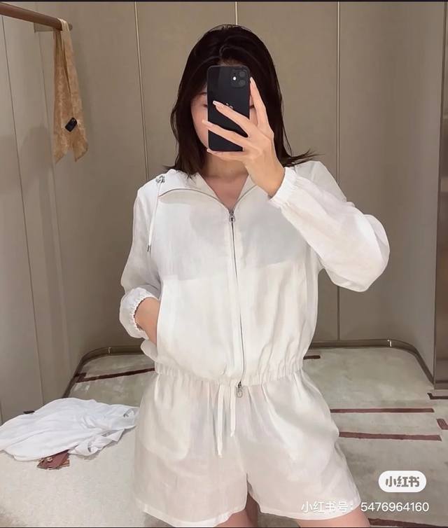 原单品质 Lp 春夏最新款松弛感的老钱风套装连帽外套+短裤 进口百分百亚麻面料 轻盈透气质感超赞 低调奢华气质优雅 经典版型版型百搭不挑人上身 高级极简风 两色